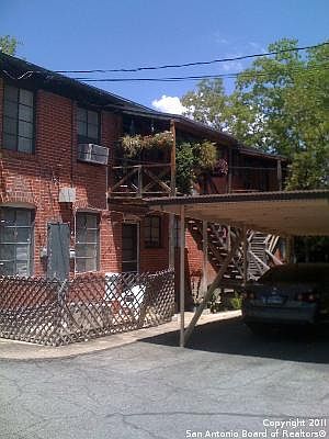 2nd image of 304 E MELROSE PL