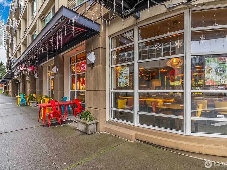 300 110th Ave NE #610 — Photo 20