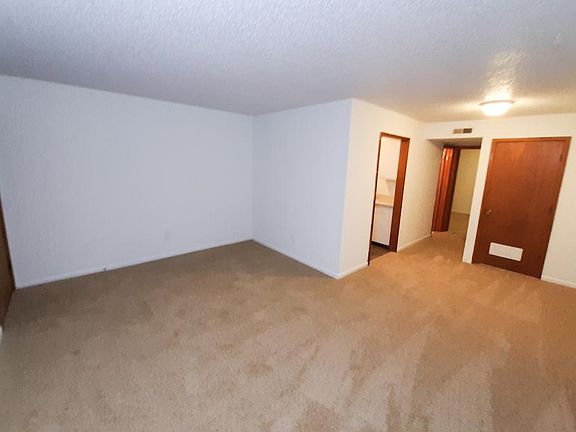 2nd image of 1021 Southpark Dr