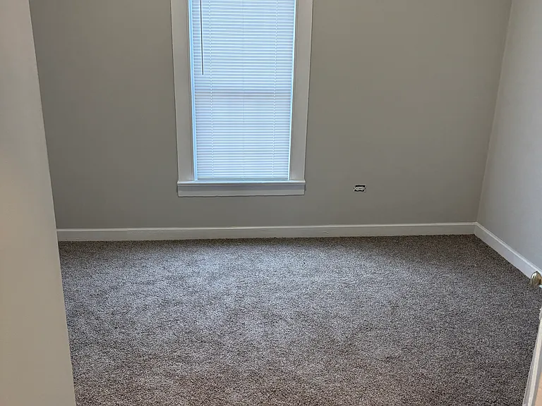 211 W Woodall St — Photo 9