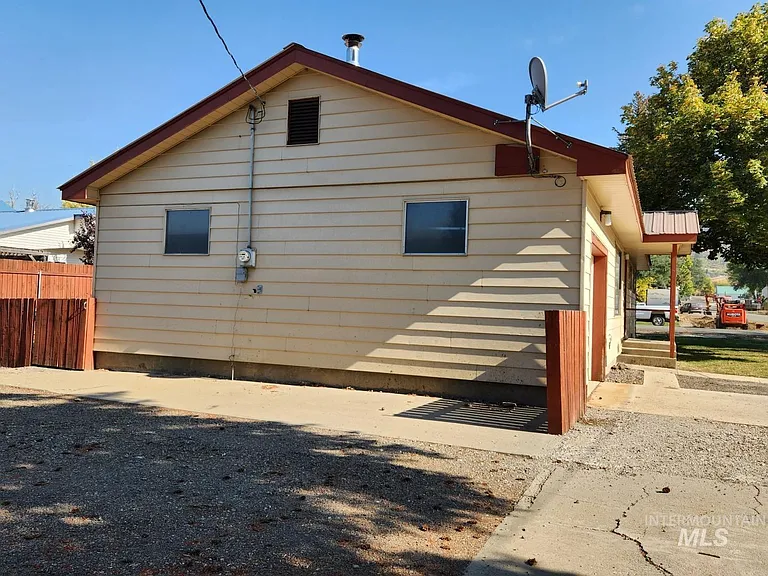 106 E Whiteley Ave — Photo 12