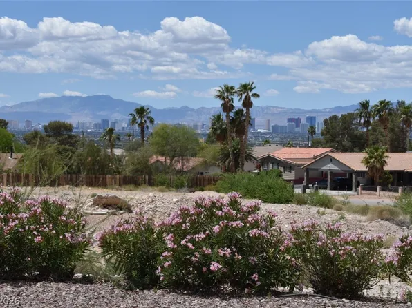 6889 Beverly Glen Ave #B, Las Vegas, NV 89110