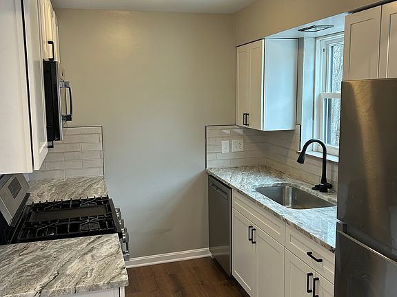 2nd image of 202 E Crest Dr