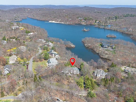 3rd image of 817 W Shore Dr