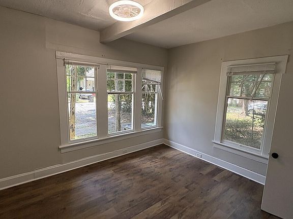 4th image of 2207 Bell St