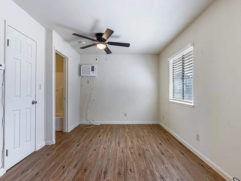 522 Sierra Dr — Photo 8