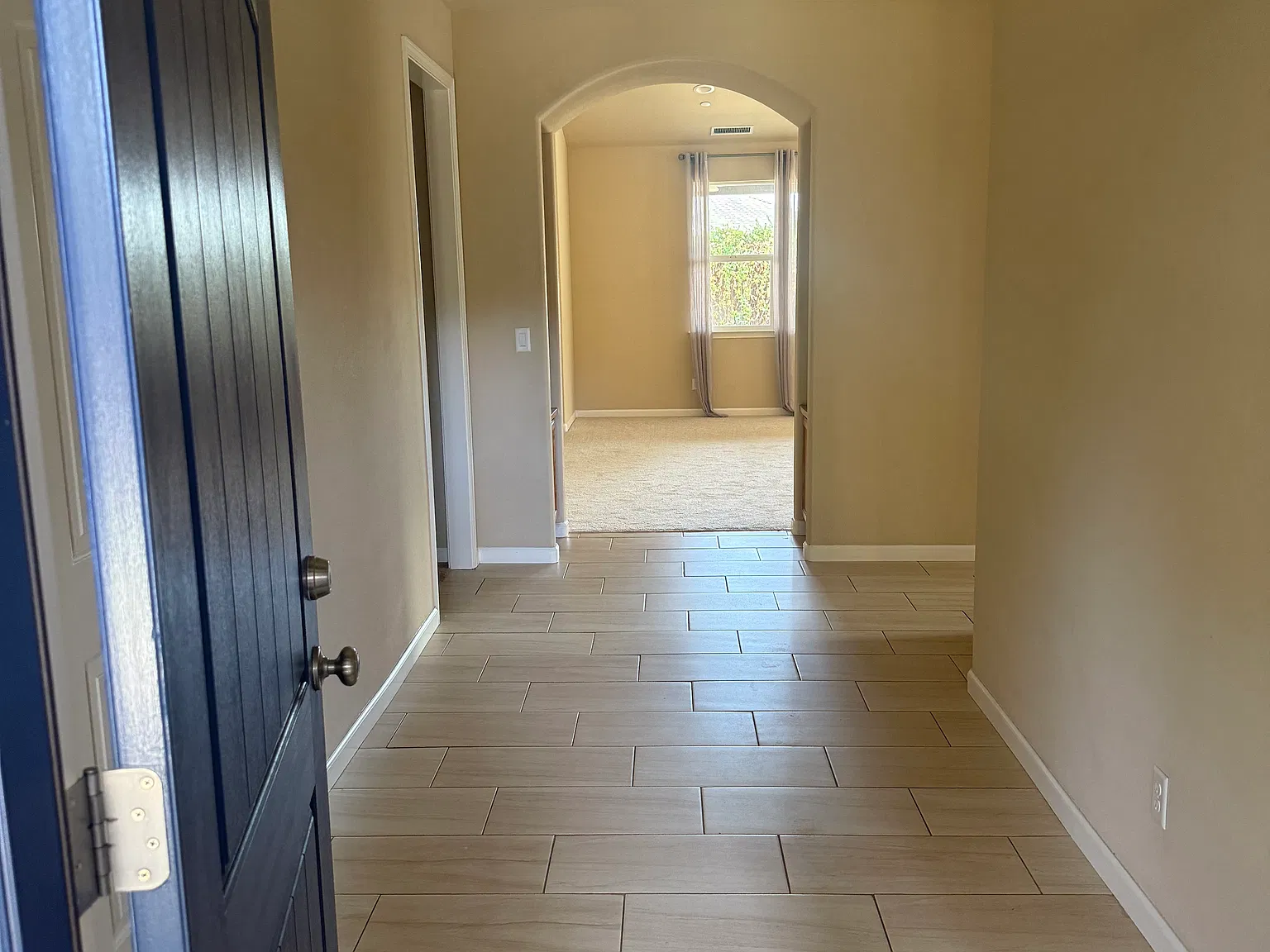 3 bed, 2065 sqft, $2,800 — Photo 3