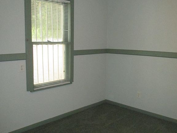 4th image of 1106 W Houston Ave