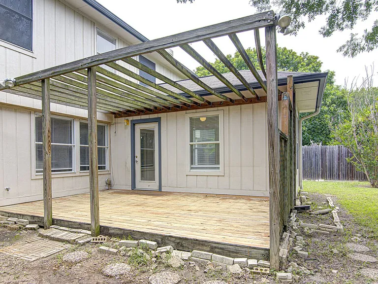 4300 Companeros Way — Photo 29