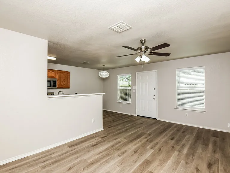 1528 Pine Ln — Photo 5