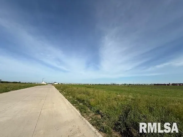 6868 Meghan Ave, Bettendorf, IA 52722