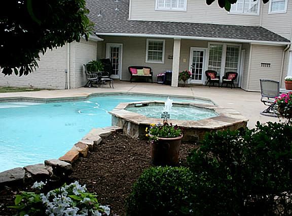 4th image of 136 Glendale Dr