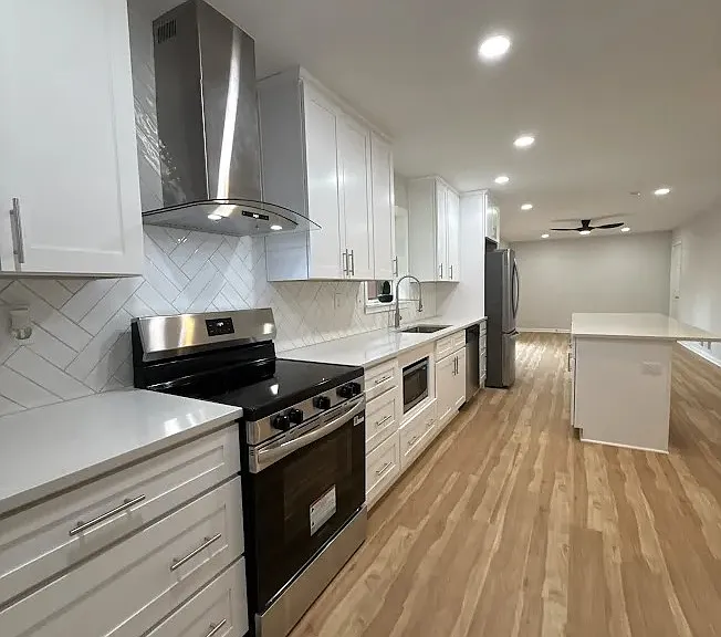 2407 Summerland Dr — Photo 3