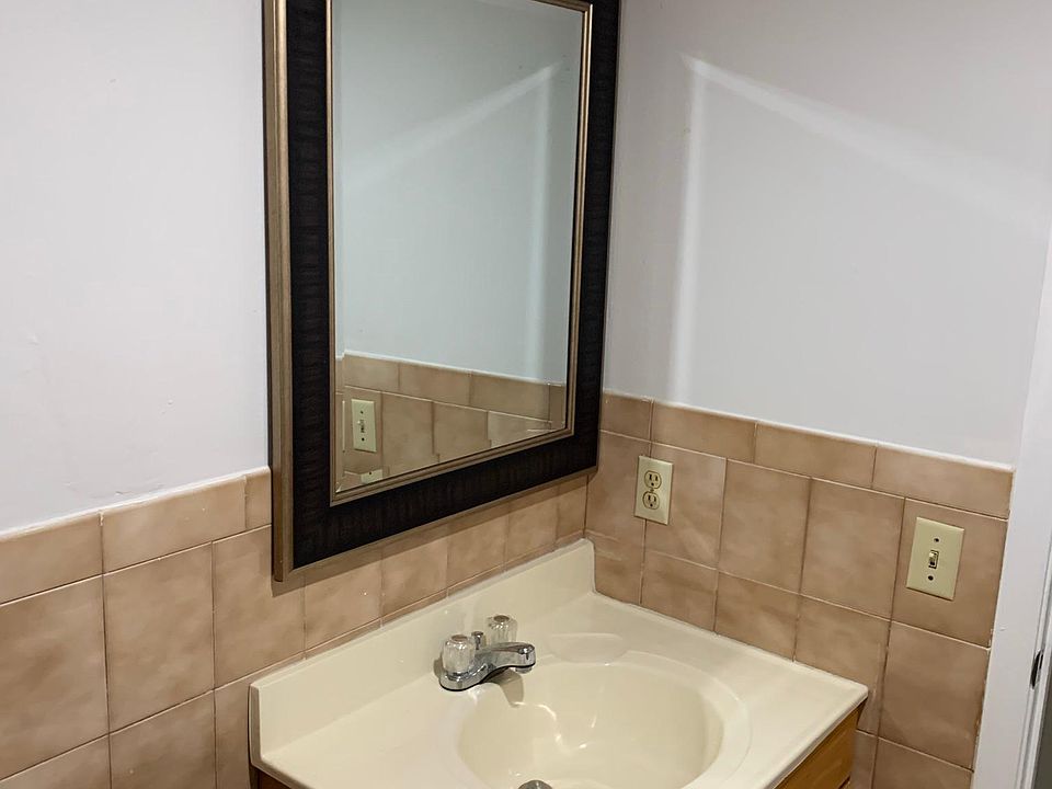 1st image of 1471 W 43rd Pl APT 305