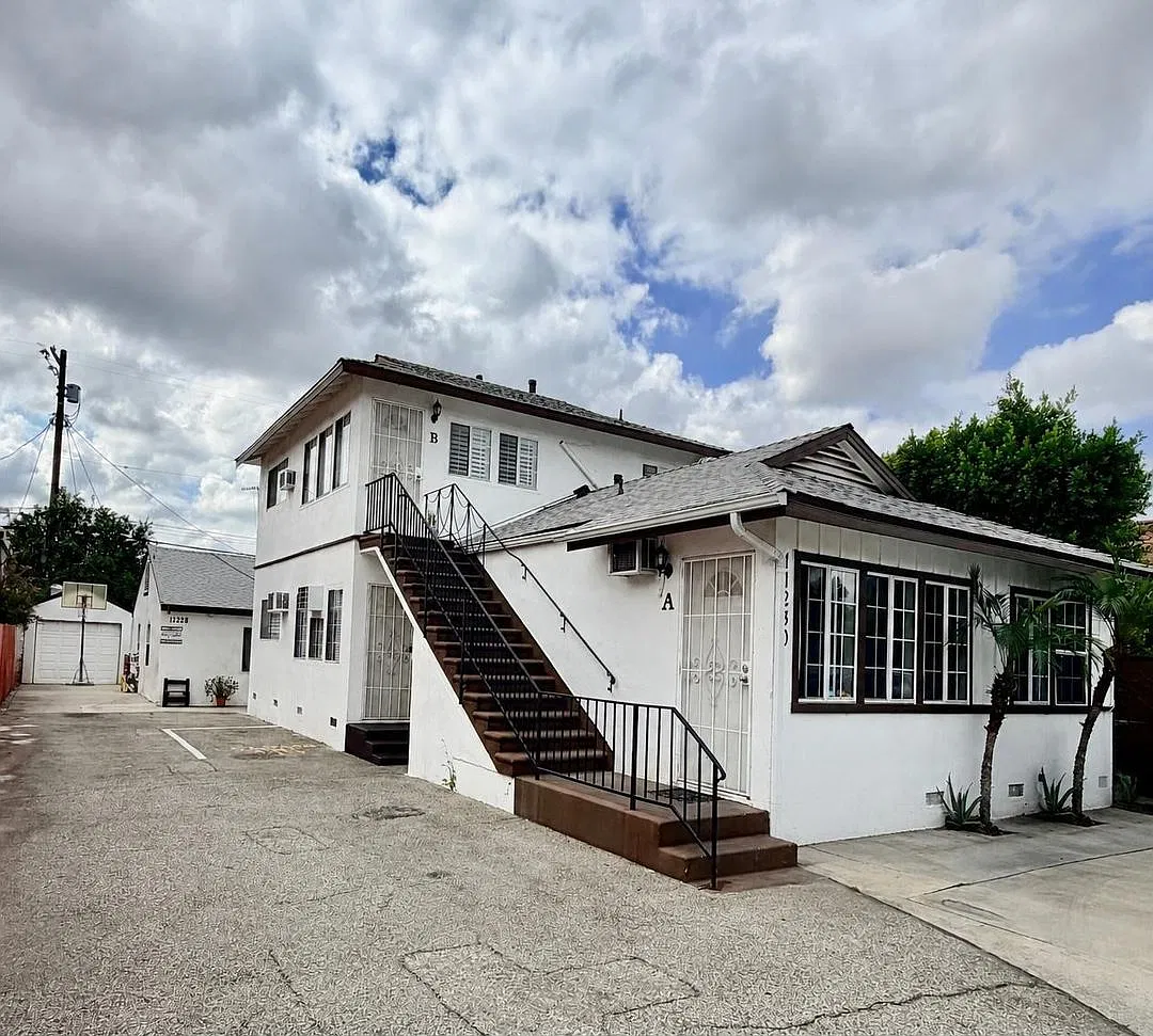 Oxnard ( M ) — Photo 1