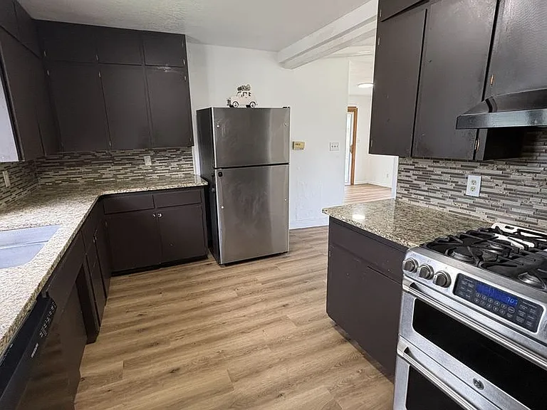 1204 Bluff St — Photo 7