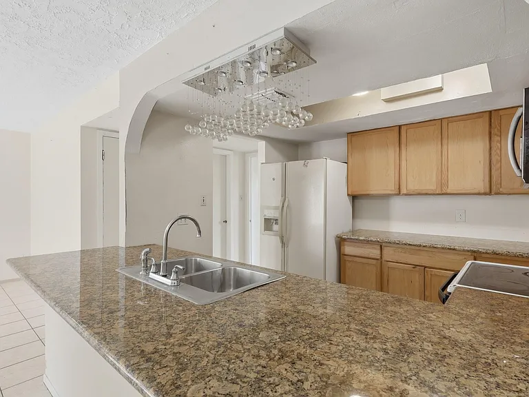 12449 Sharpview Dr #2449 — Photo 9