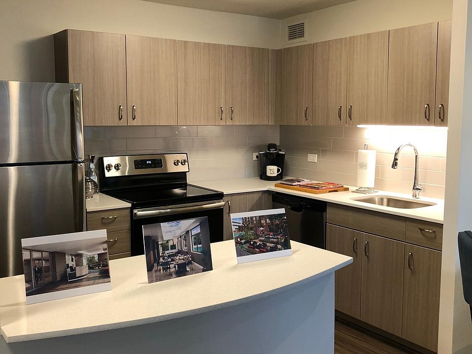 1st image of 1122 N Dearborn St #2101