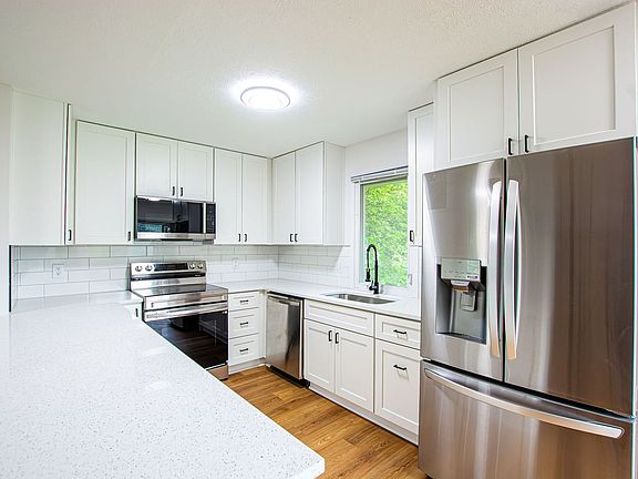 5th image of 722 S 153rd Cir