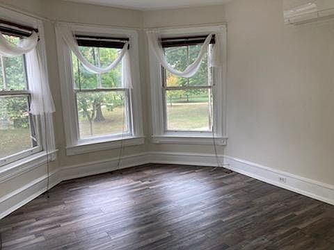 3rd image of 1009 Park Pl APT 2