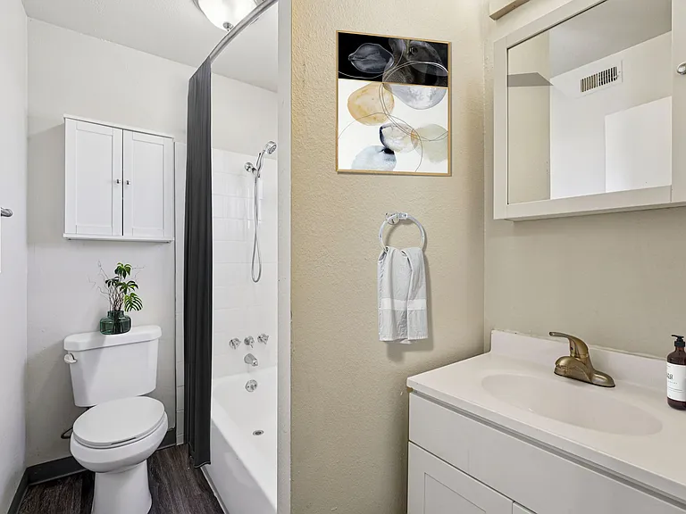 1 Bed, 1 Bath