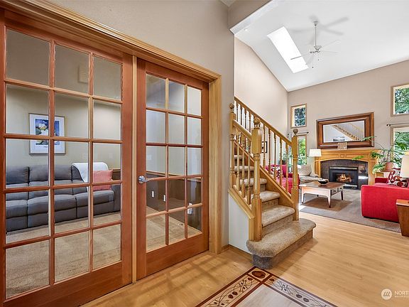 4th image of 2207 20th Avenue NE