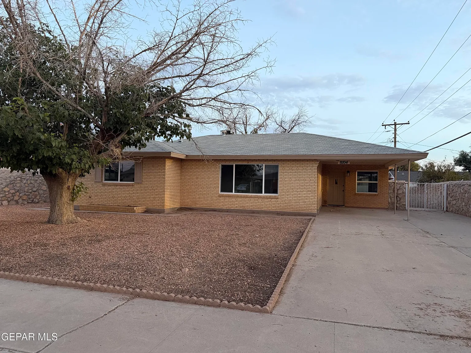 3 bed, 2.0 bath, 1827 sqft, $2,000 — Photo 1
