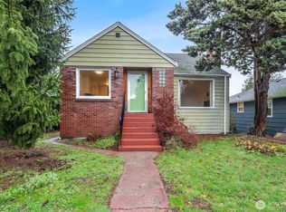 9748 Dayton Avenue N, Seattle, WA 98103