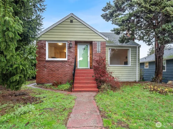 9748 Dayton Avenue N, Seattle, WA 98103