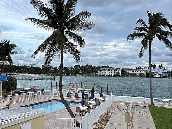 5th image of 2508 Bay Dr APT 12