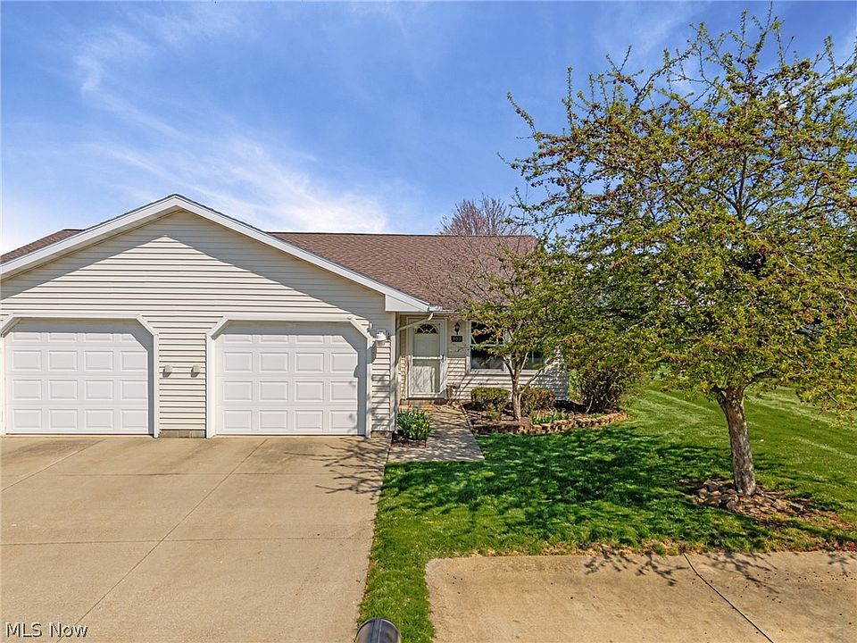 1st image of 305 Holly Pl