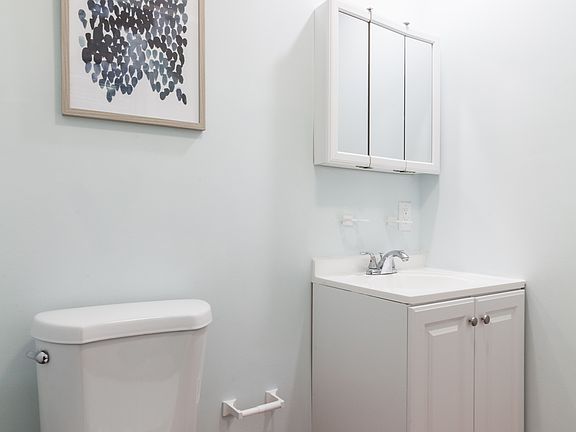5th image of 136 Grace St #2