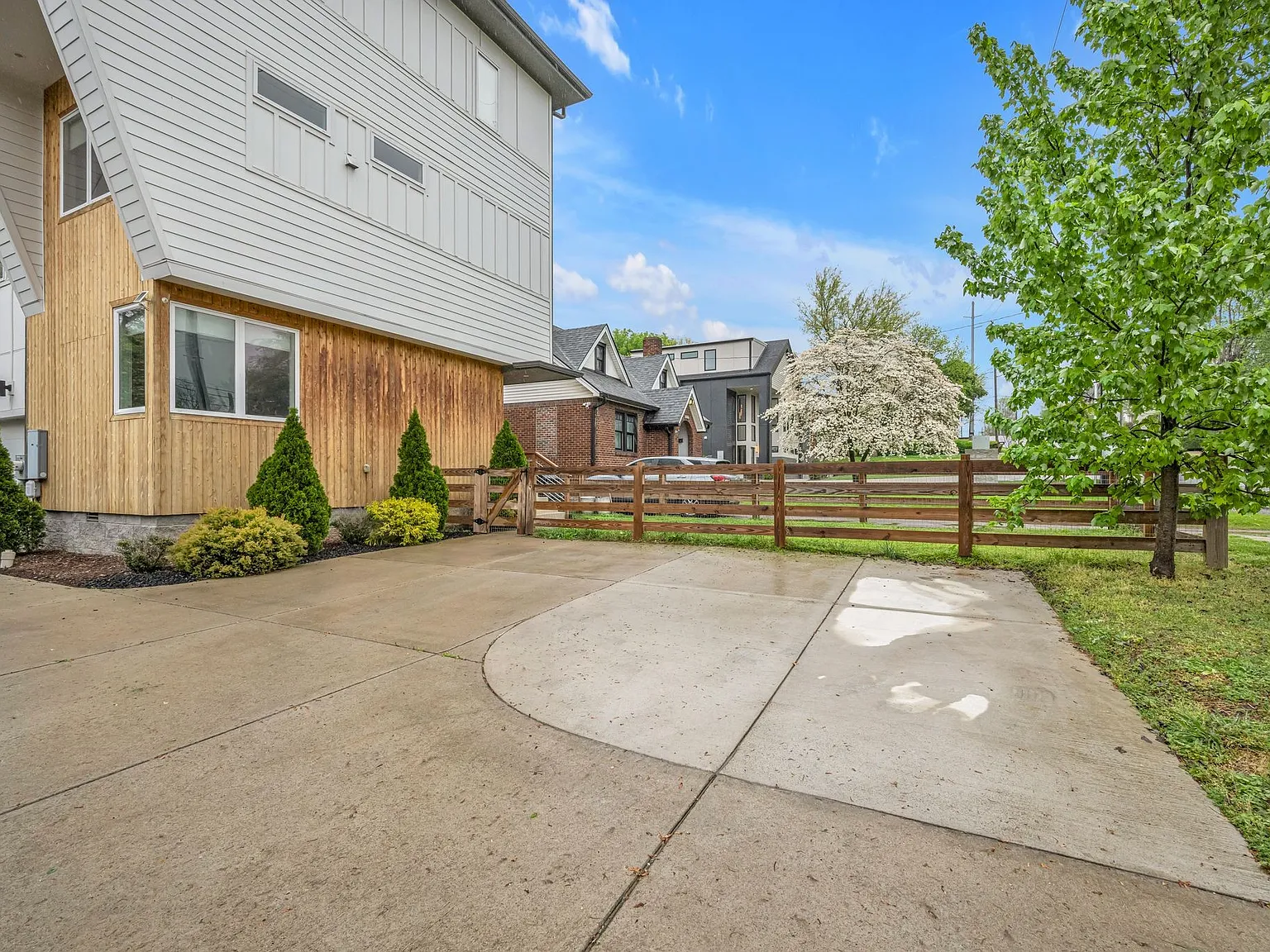 3 bed, 3.5 bath, 2224 sqft, $4,400 — Photo 4