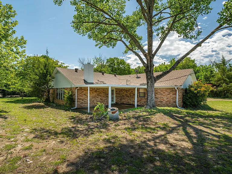 1905 Shady Ln — Photo 26