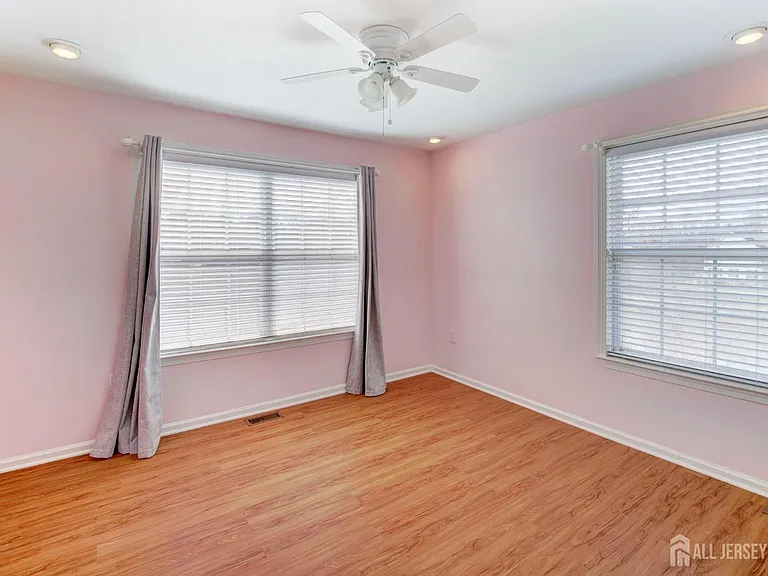 8 Mulberry Ct — Photo 16