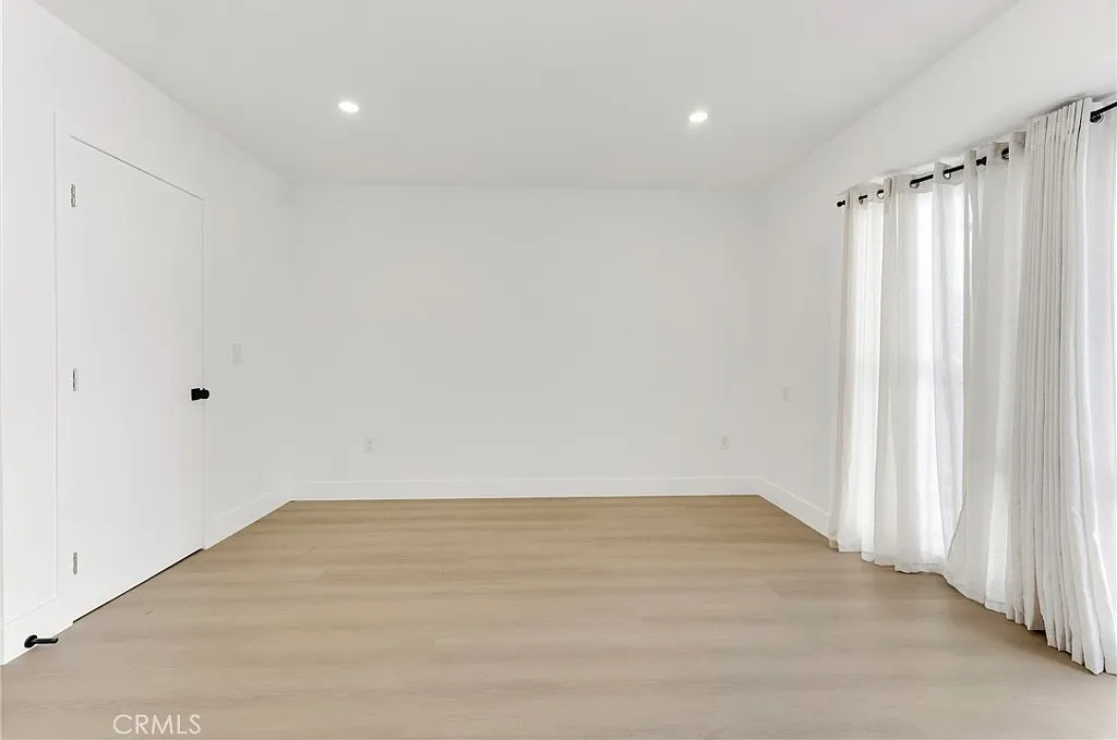 1 bed, 700 sqft, $2,745 — Photo 2