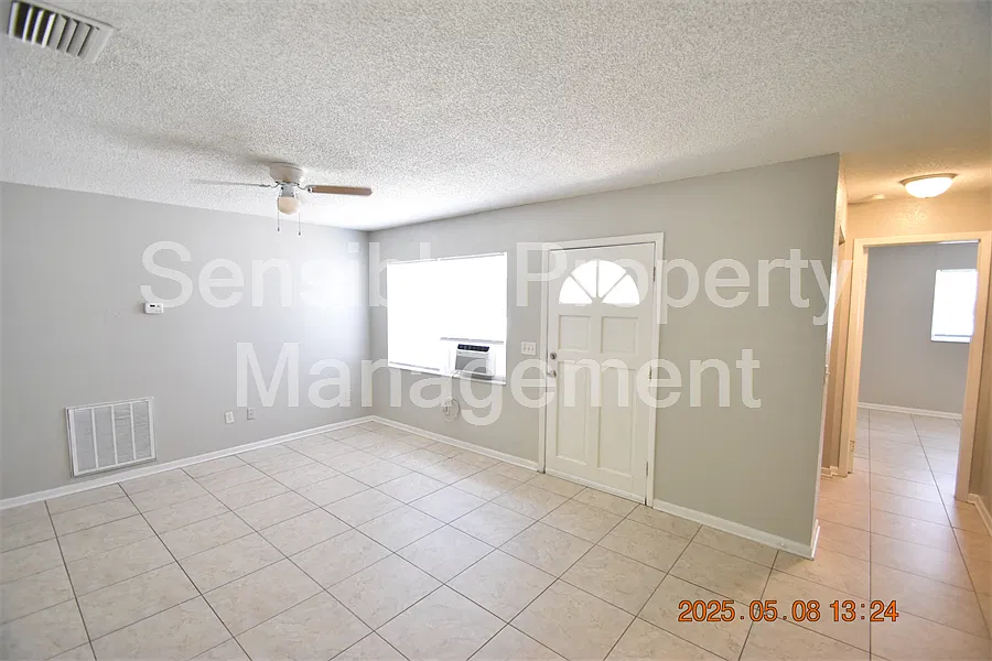 3 bed, 1050 sqft, $1,895 — Photo 3