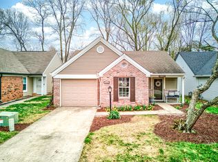 9740 River Oak Ln E, Fishers, IN