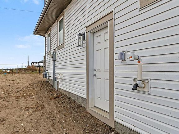 4th image of 303 N Dawson Dock Way