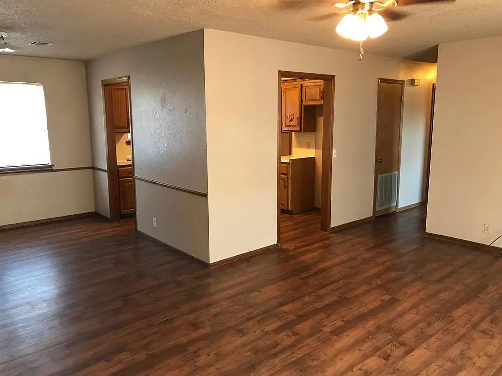 3 bed, 1400 sqft, $1,400 — Photo 4