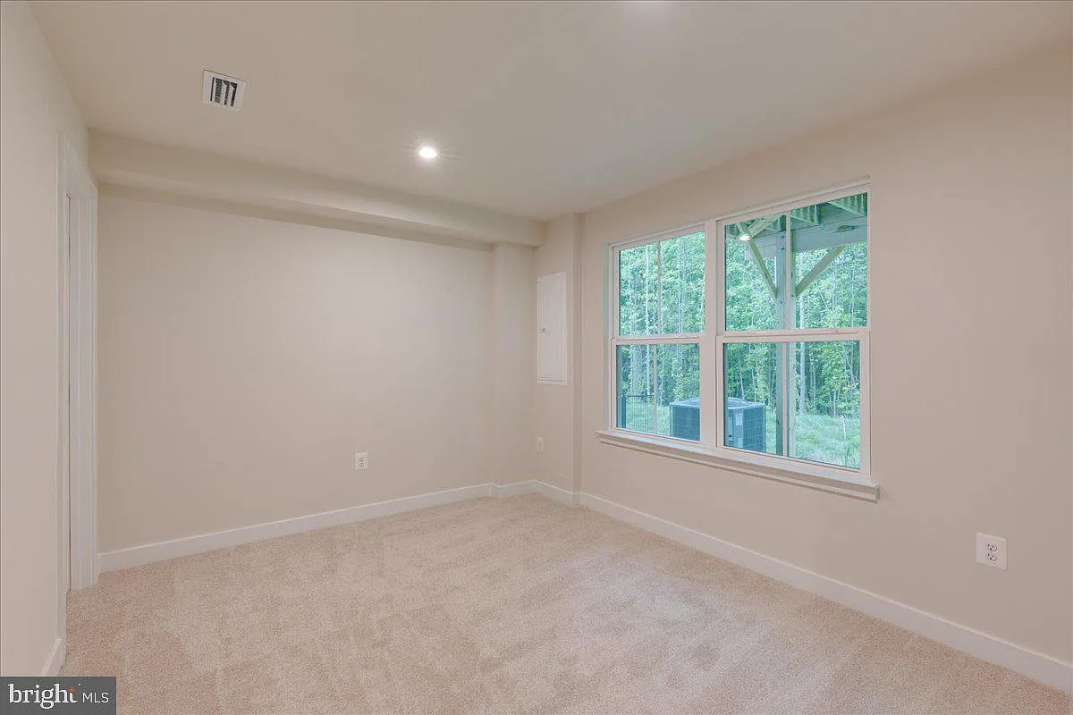4 bed, 3.5 bath, 1950 sqft, $2,695 — Photo 4