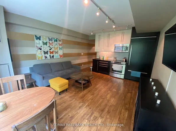 350 Wellington St W #M14, Toronto, ON M5V 3W9