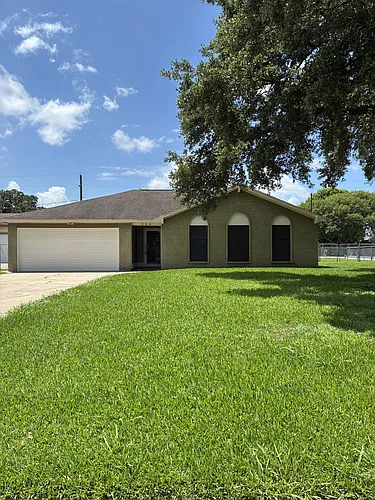 304 Avenue E Photo 1