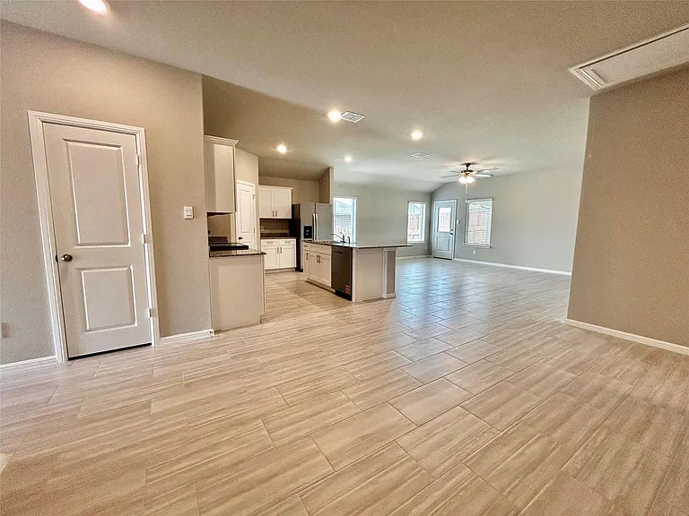 16432 Severn Ln — Photo 7