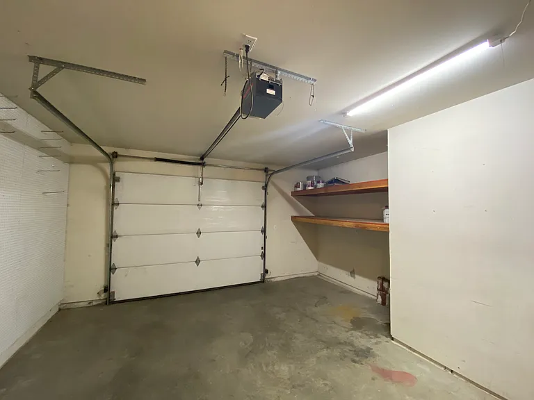 905 SE Stratford Ct — Photo 24
