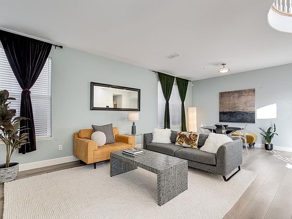 4th image of 10 Summerbrooke Circle