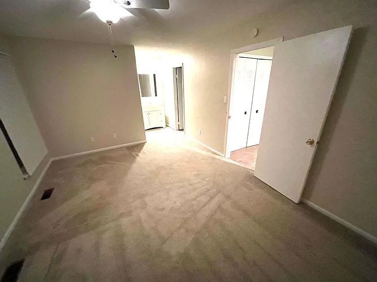 248 N Palmyra Dr — Photo 8