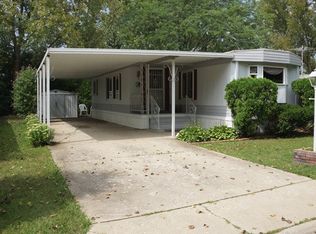 410 Golf View Dr, Crystal Lake, IL 60014
