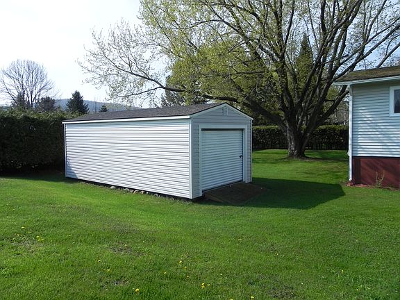 2nd image of 1735 Orchid Ln