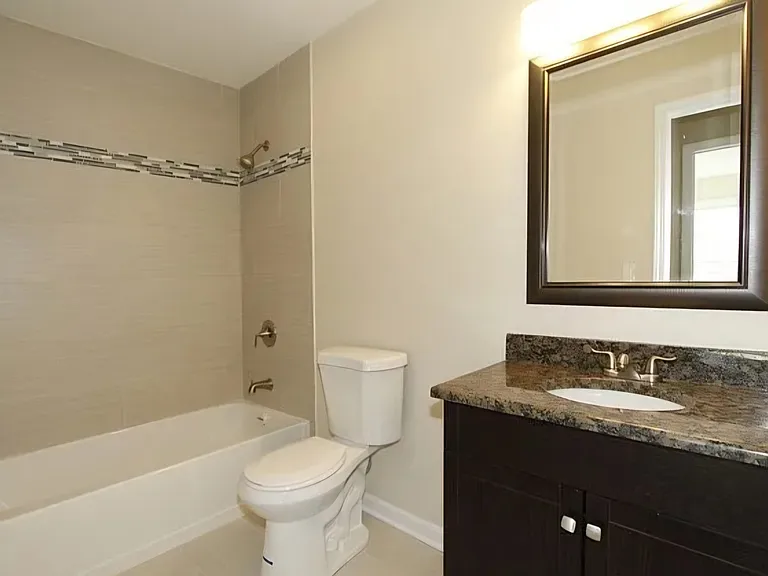 1939 Woodside Ln — Photo 15